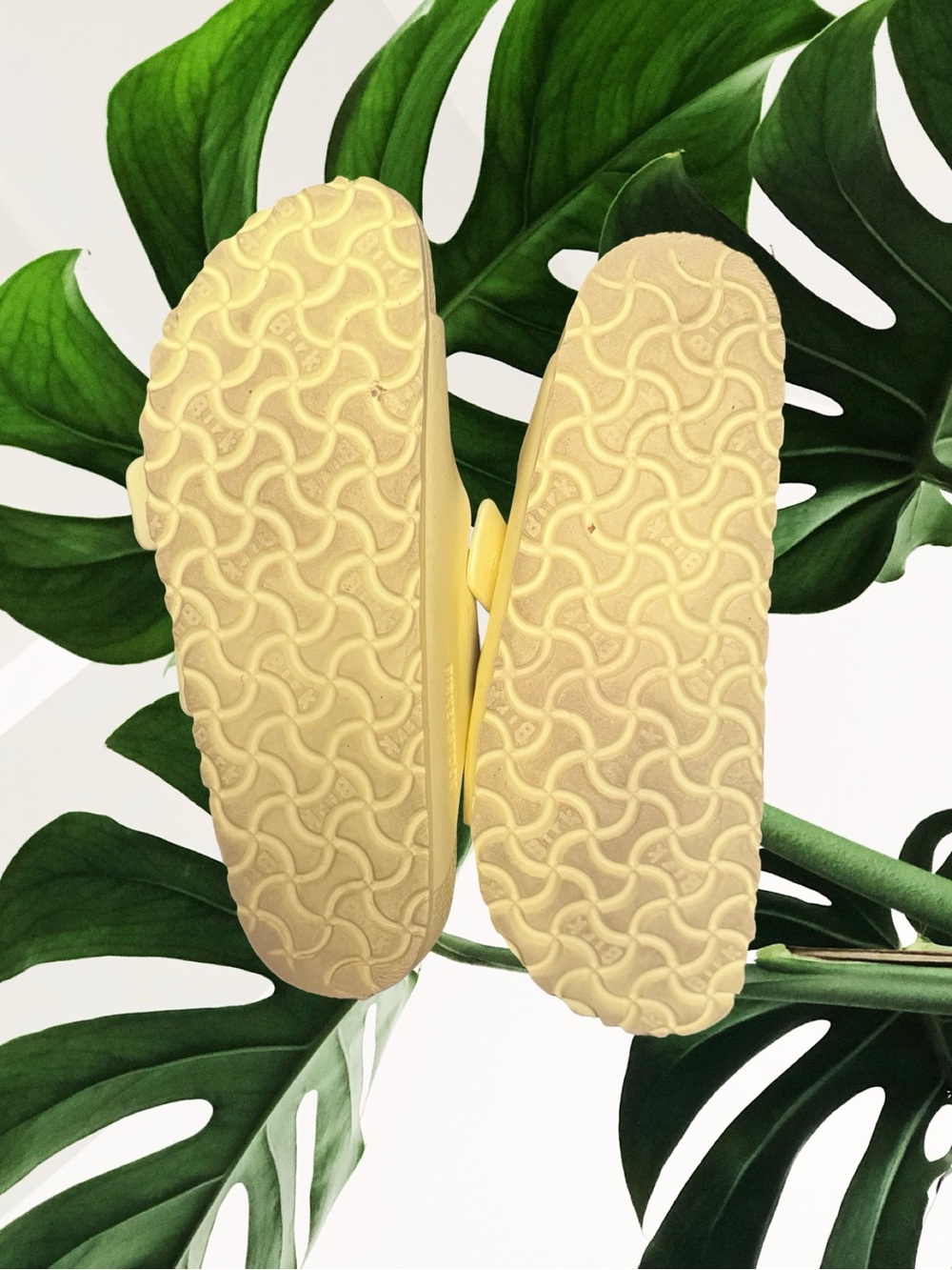 ⛱️ BIRKENSTOCK Slide Sandals in Pale Yellow - Picture 3 of 3